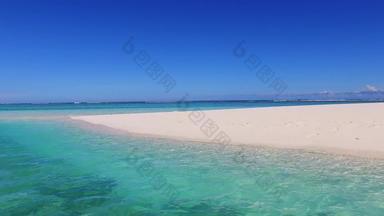 浪漫的景观奢侈品海滨海滩打破透明的海洋白色沙子背景日落